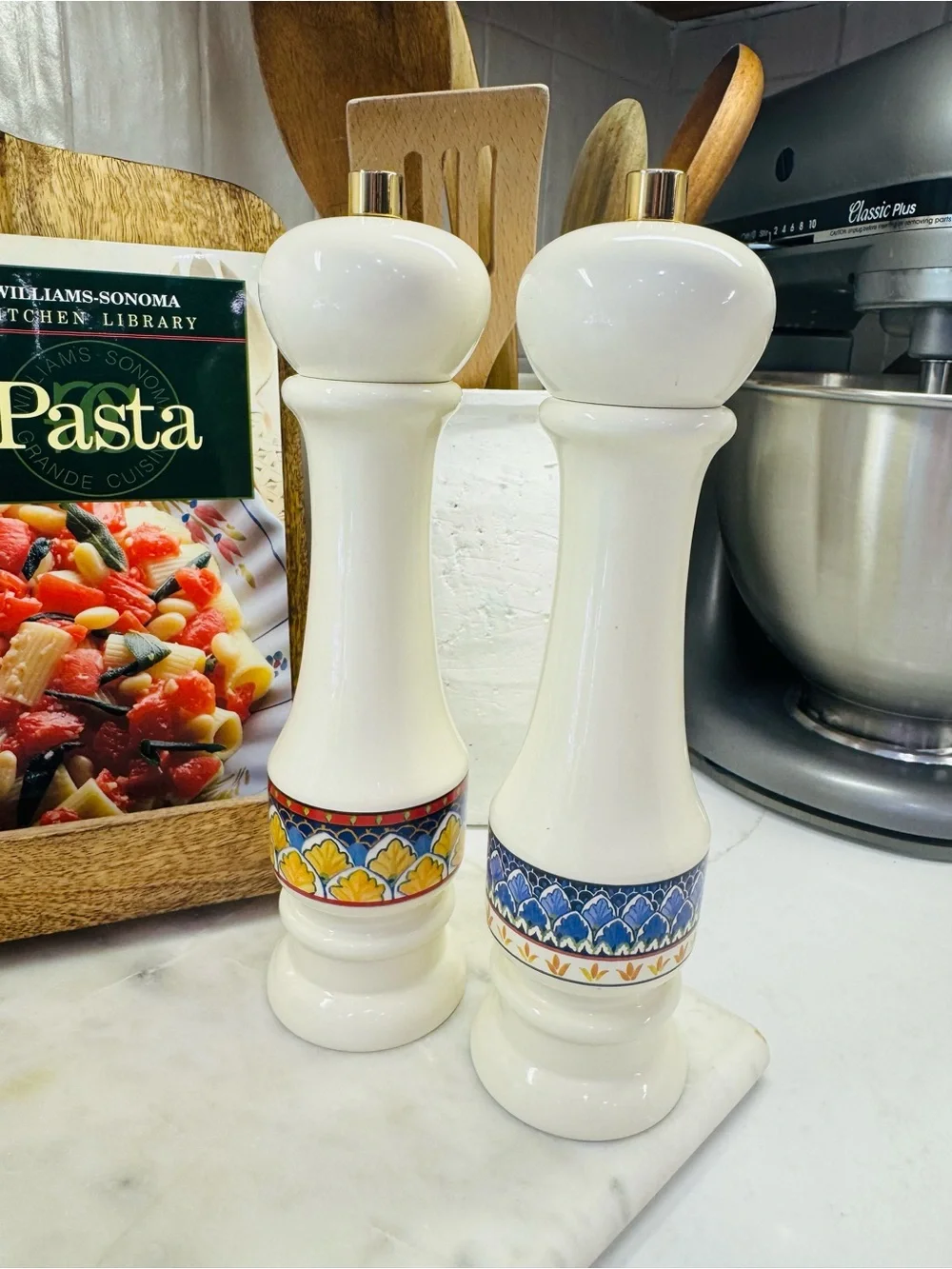Williams Sonoma Sicilian Salt and Pepper Mills White Lacquer 9.75 Made in Italy
